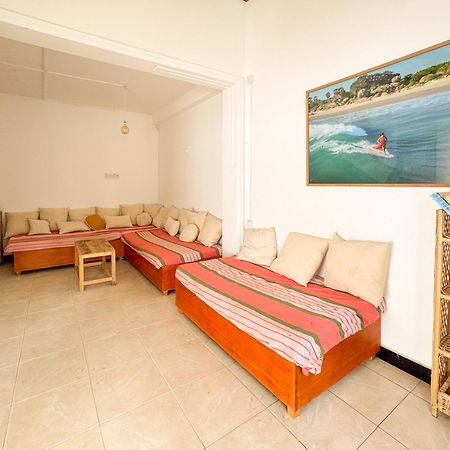 Lucky'S Surf Camp Bed and Breakfast Weligama Buitenkant foto