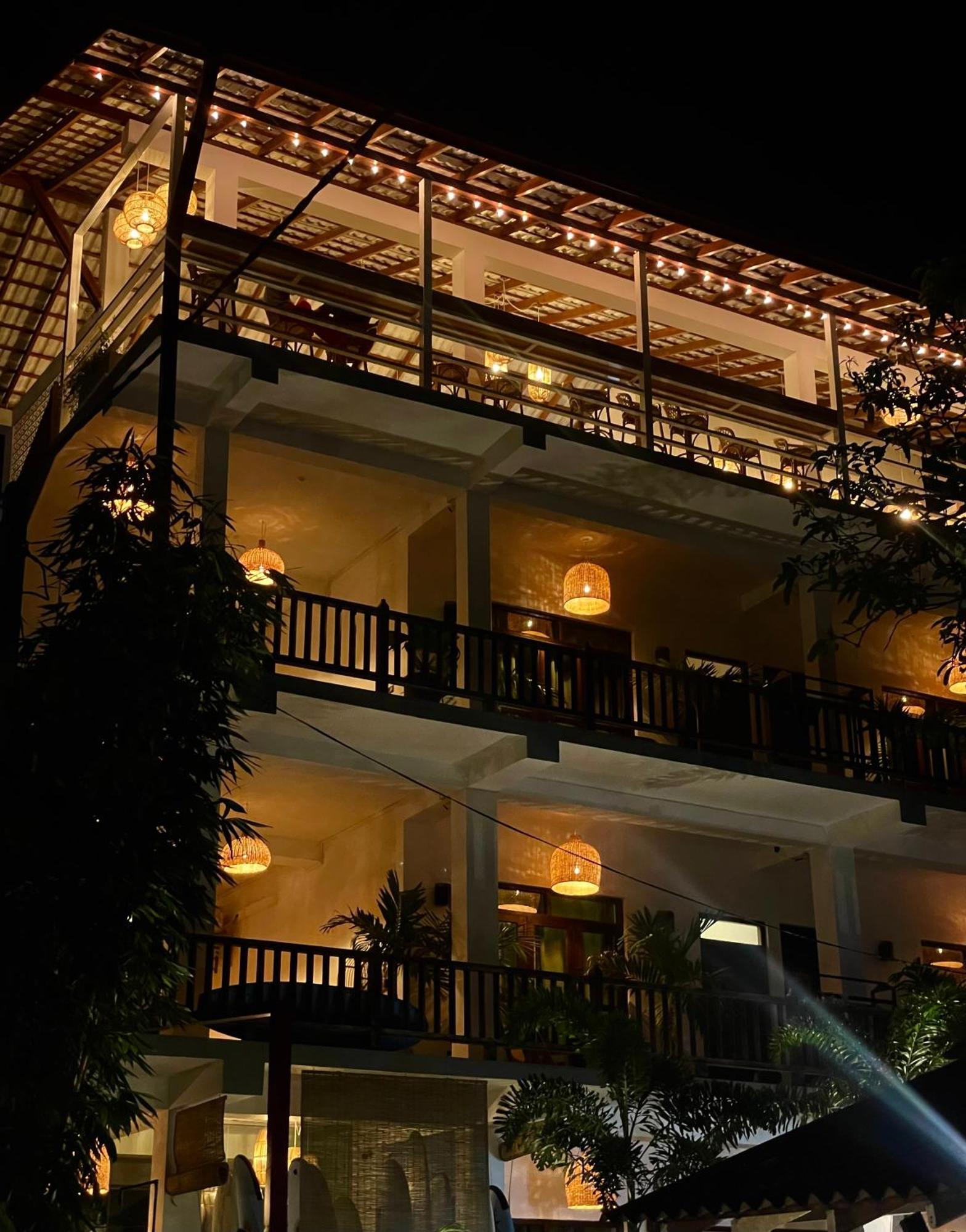 Lucky'S Surf Camp Bed and Breakfast Weligama Buitenkant foto