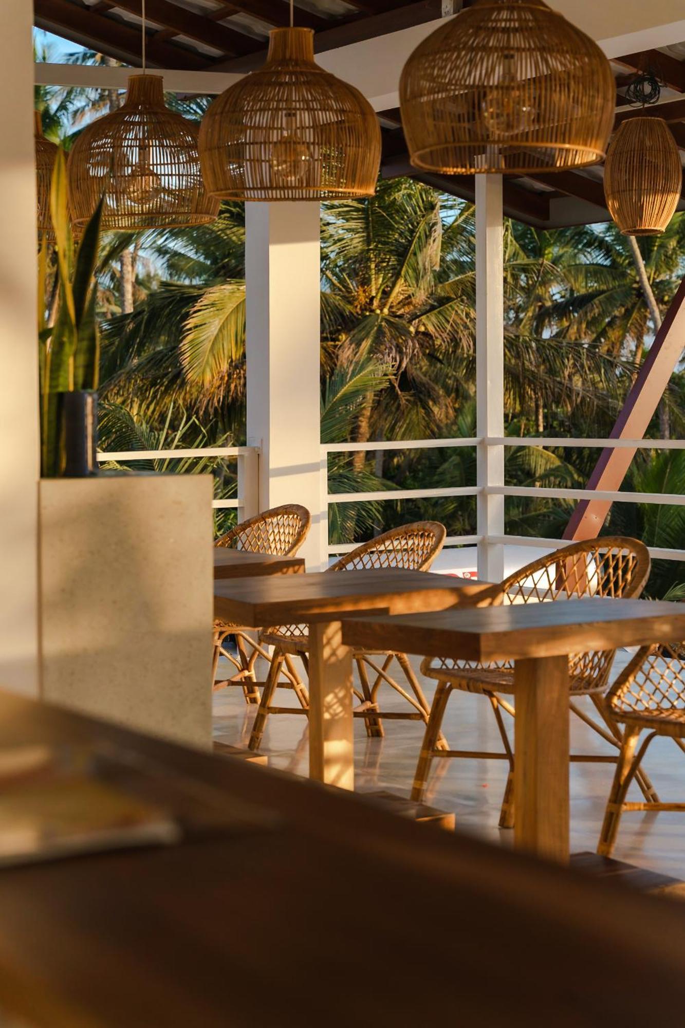 Lucky'S Surf Camp Bed and Breakfast Weligama Buitenkant foto