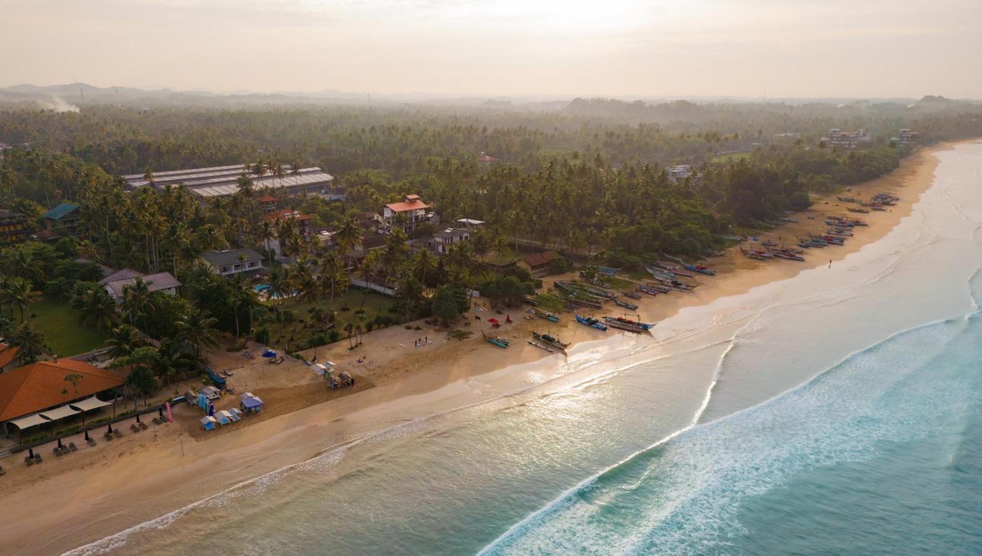 Lucky'S Surf Camp Bed and Breakfast Weligama Buitenkant foto