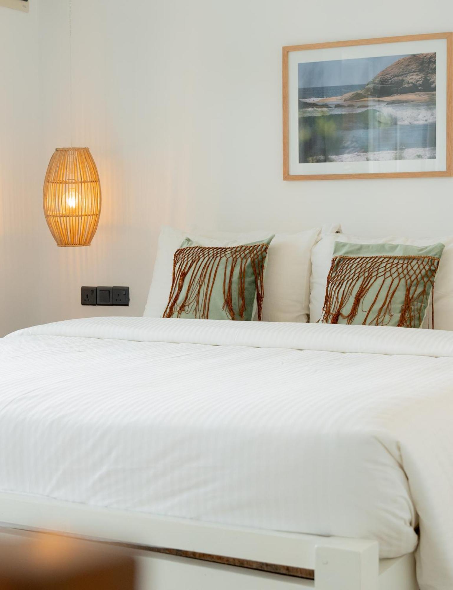 Lucky'S Surf Camp Bed and Breakfast Weligama Buitenkant foto
