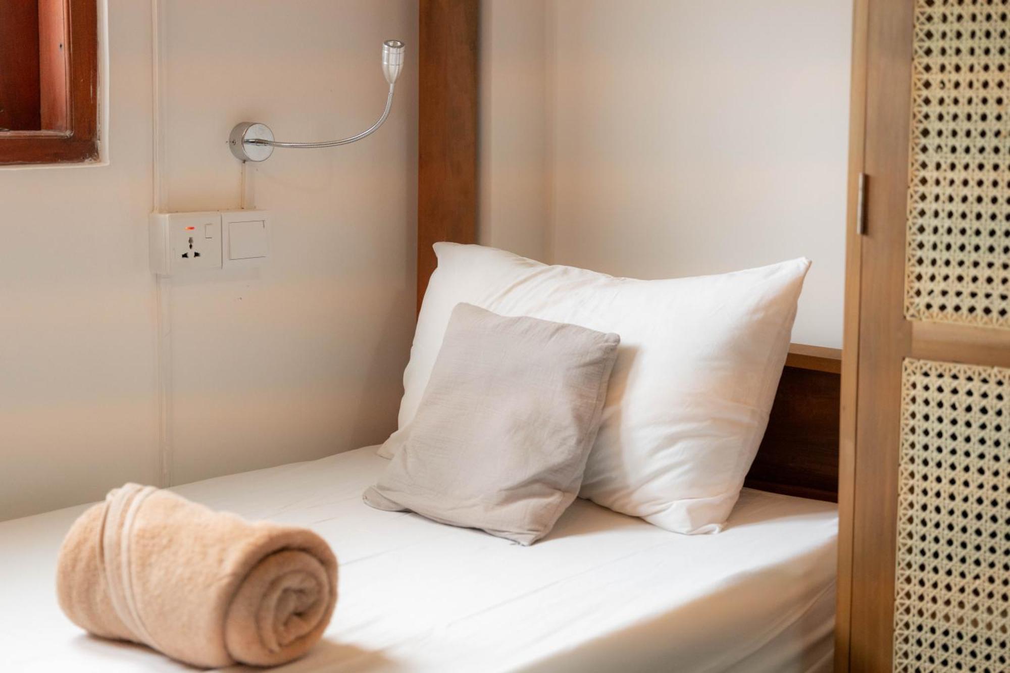 Lucky'S Surf Camp Bed and Breakfast Weligama Buitenkant foto