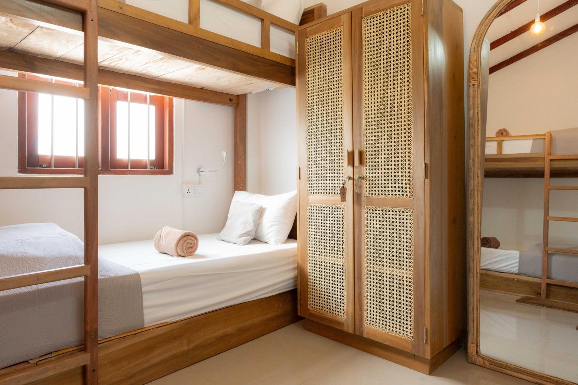 Lucky'S Surf Camp Bed and Breakfast Weligama Buitenkant foto