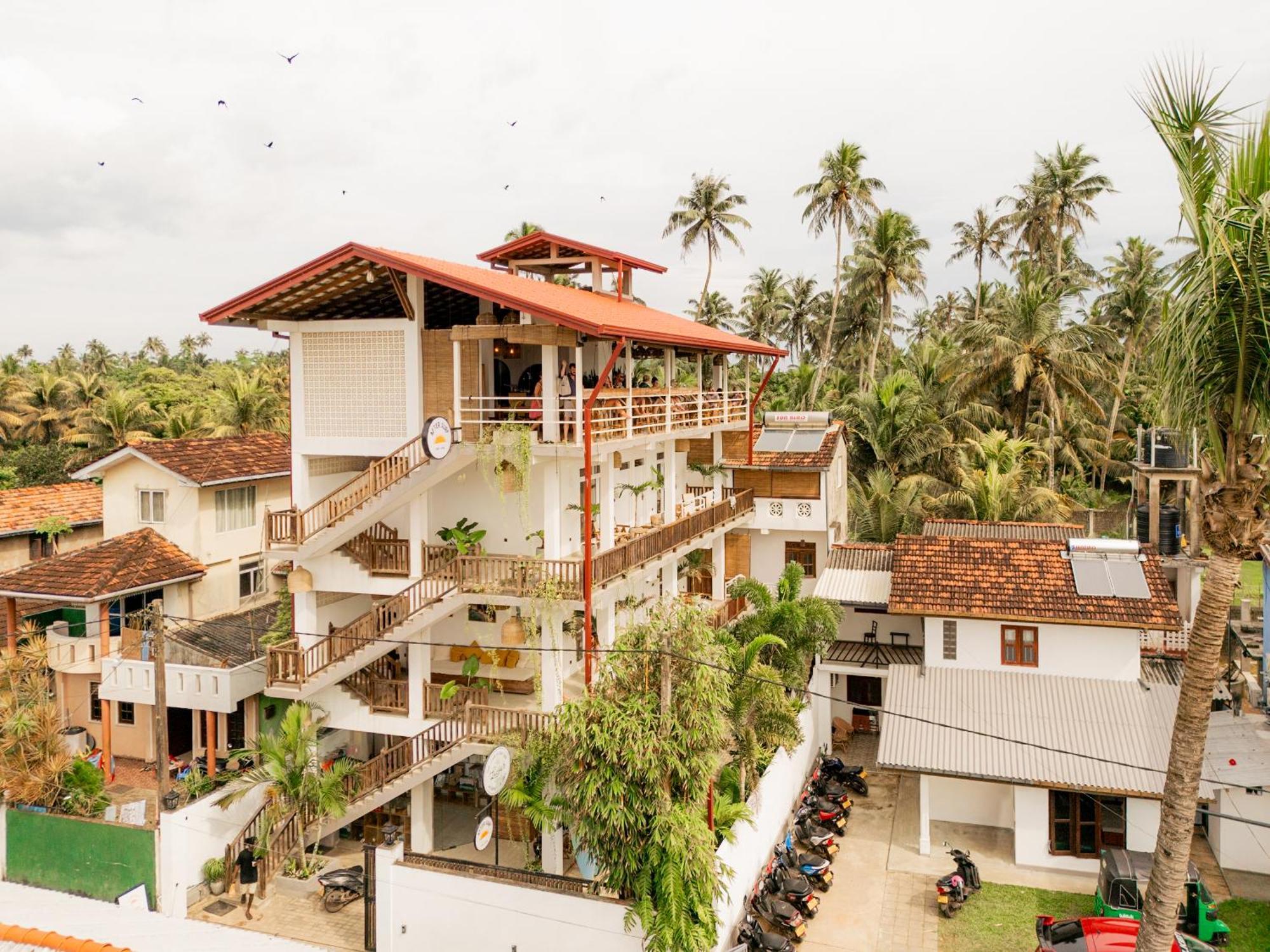 Lucky'S Surf Camp Bed and Breakfast Weligama Buitenkant foto