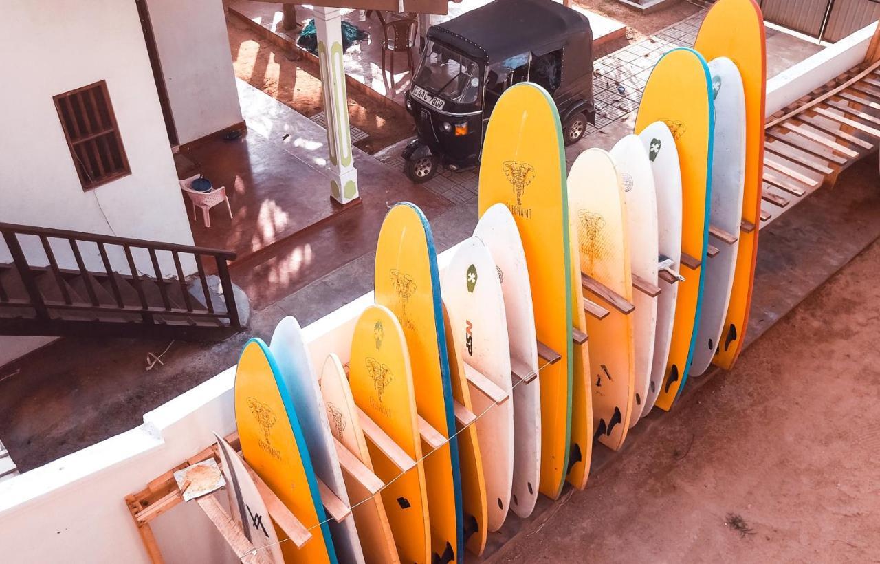 Lucky'S Surf Camp Bed and Breakfast Weligama Buitenkant foto